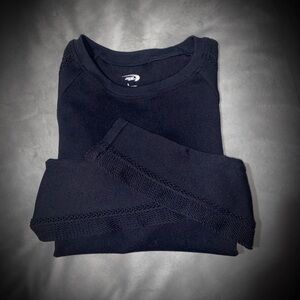 Cropped long-sleeved shirt